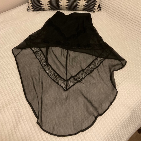 Simple elegance- high low semi transparent lacy black skirt - Picture 1 of 8